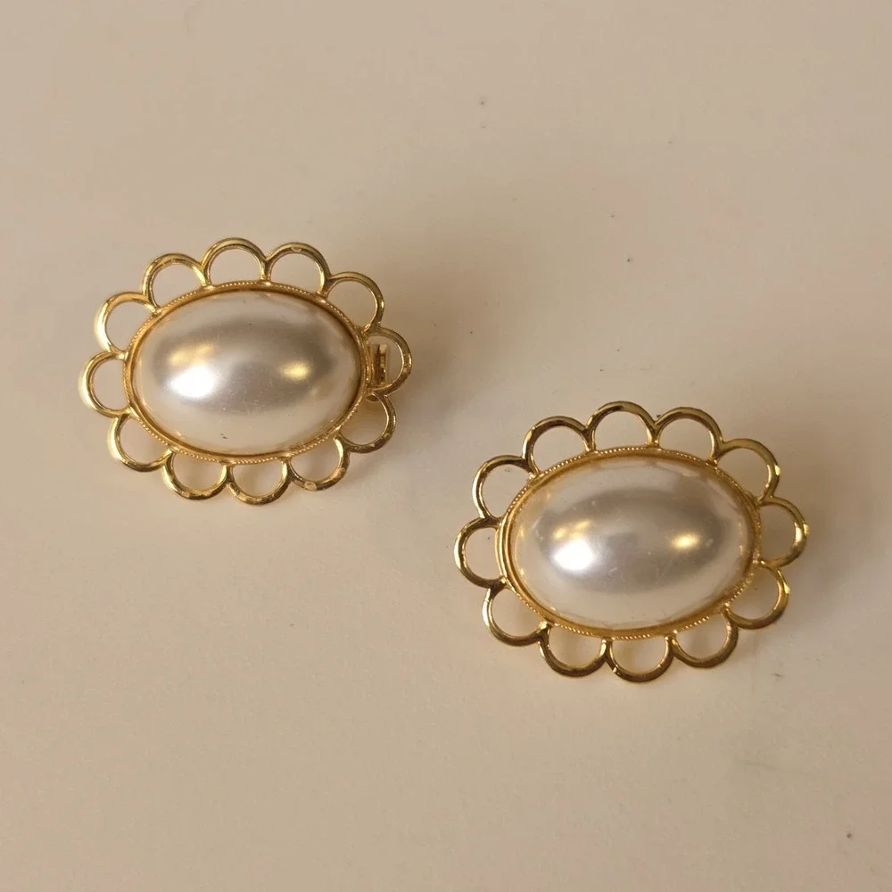 Vintage Unsigned Gold Tone Filigree With Faux Pearls Scatter Brooch Pin‎ Set